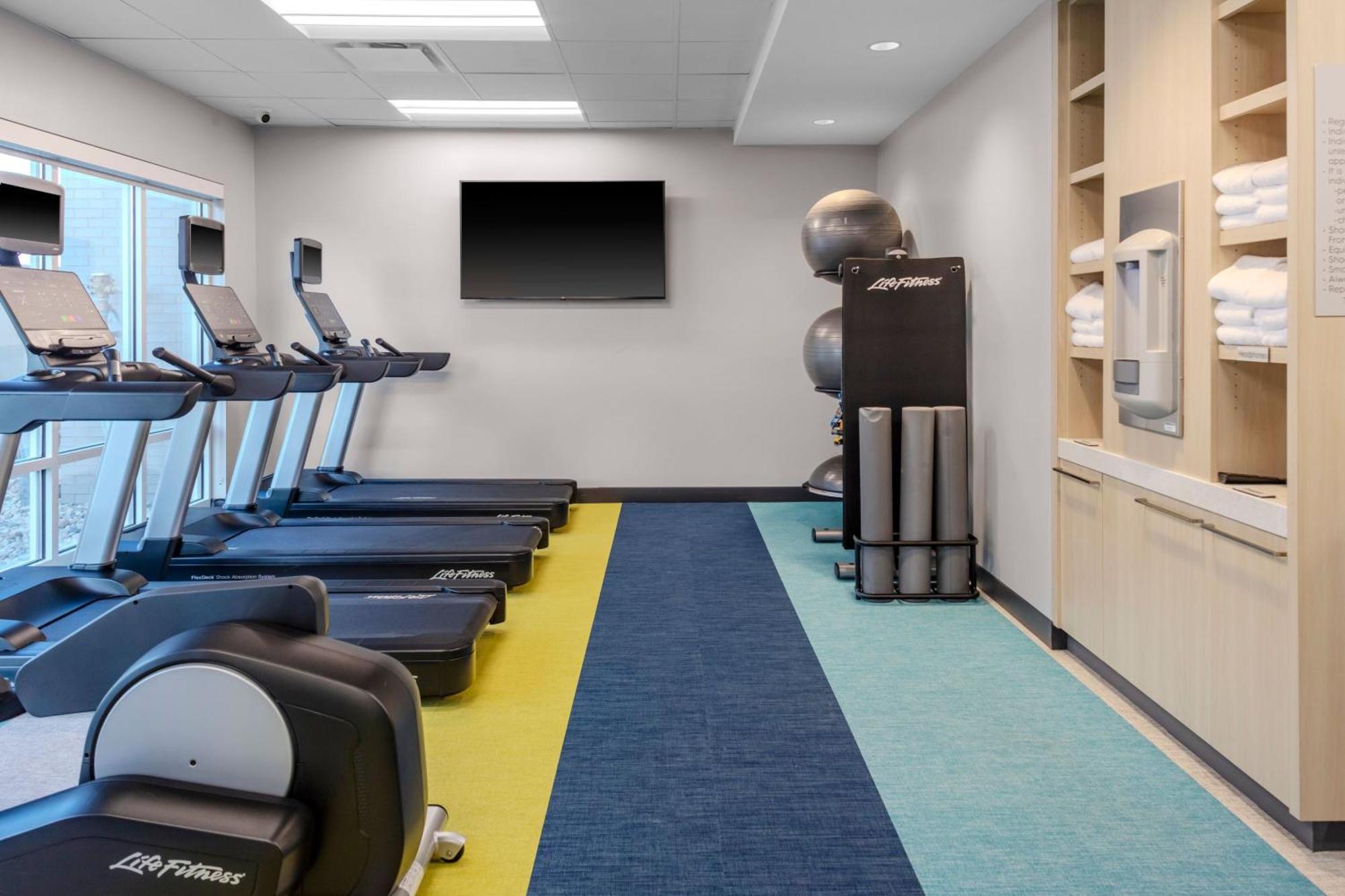 Towneplace Suites By Marriott Chesterfield Екстериор снимка